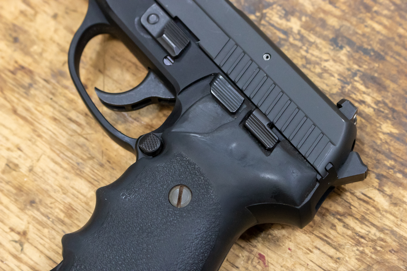 SIG SAUER P239 9mm DA/SA Police Trade-In Pistols (Good Condition)